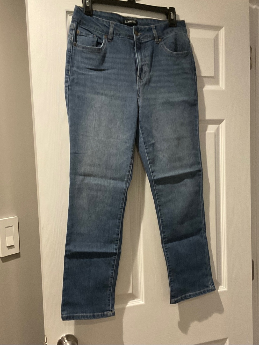 d. jeans Women's Mid Blue Straight-Leg Jeans